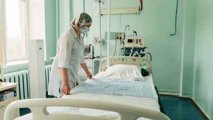 В РНПЦ в Минске позвали на работу санитарок. По зарплате возникли вопросы — «И в больницах работать надо!»