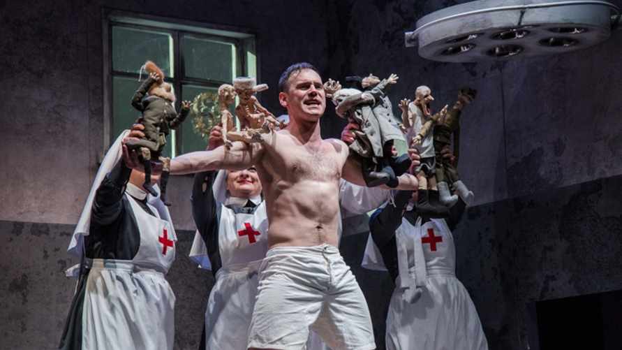 Кадры постановки "Записки юного врача" / puppet-minsk.by