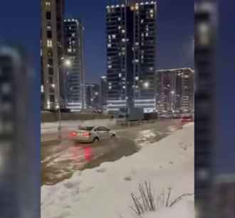 Улицу в «Минск-Мире» затопило водой в 20-градусный мороз