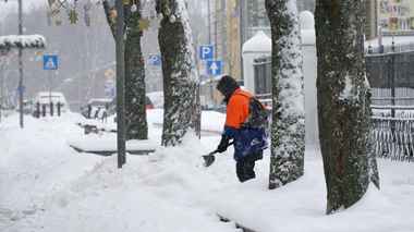 Оранжевая опасность шагает по Беларуси. Кому потребуется «небольшое количество алкоголя», а кому — сидеть дома