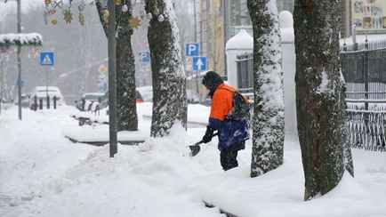 Оранжевая опасность шагает по Беларуси. Кому потребуется «небольшое количество алкоголя», а кому — сидеть дома