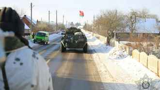 На западе Беларуси заметили колонну БТР на дорогах