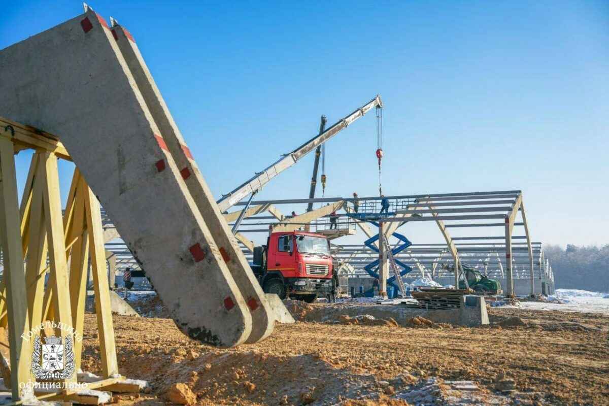 На Гомельщине показали стройку самой большой в Беларуси свинофермы на 100 тыс голов