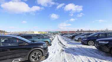 Белорусы почти перестали покупать российские легковушки