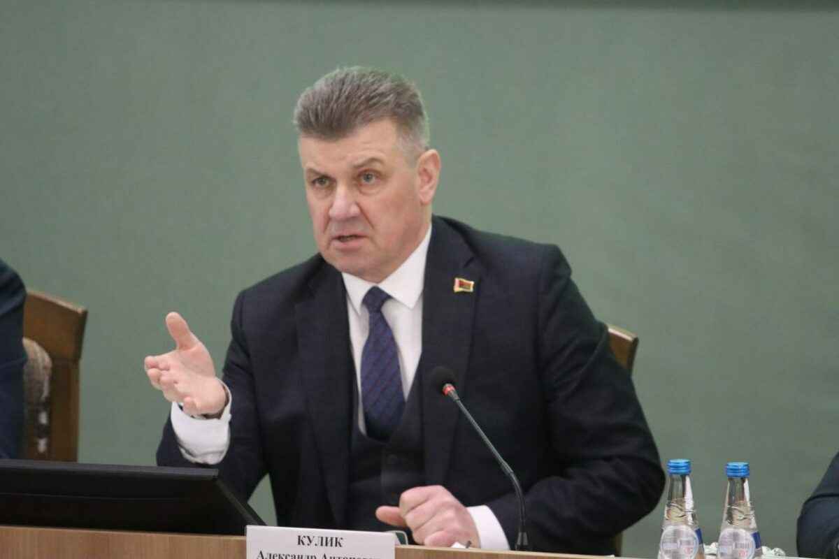 Министр призвал белорусских бухгалтеров "не молчать" и спорить с директорами