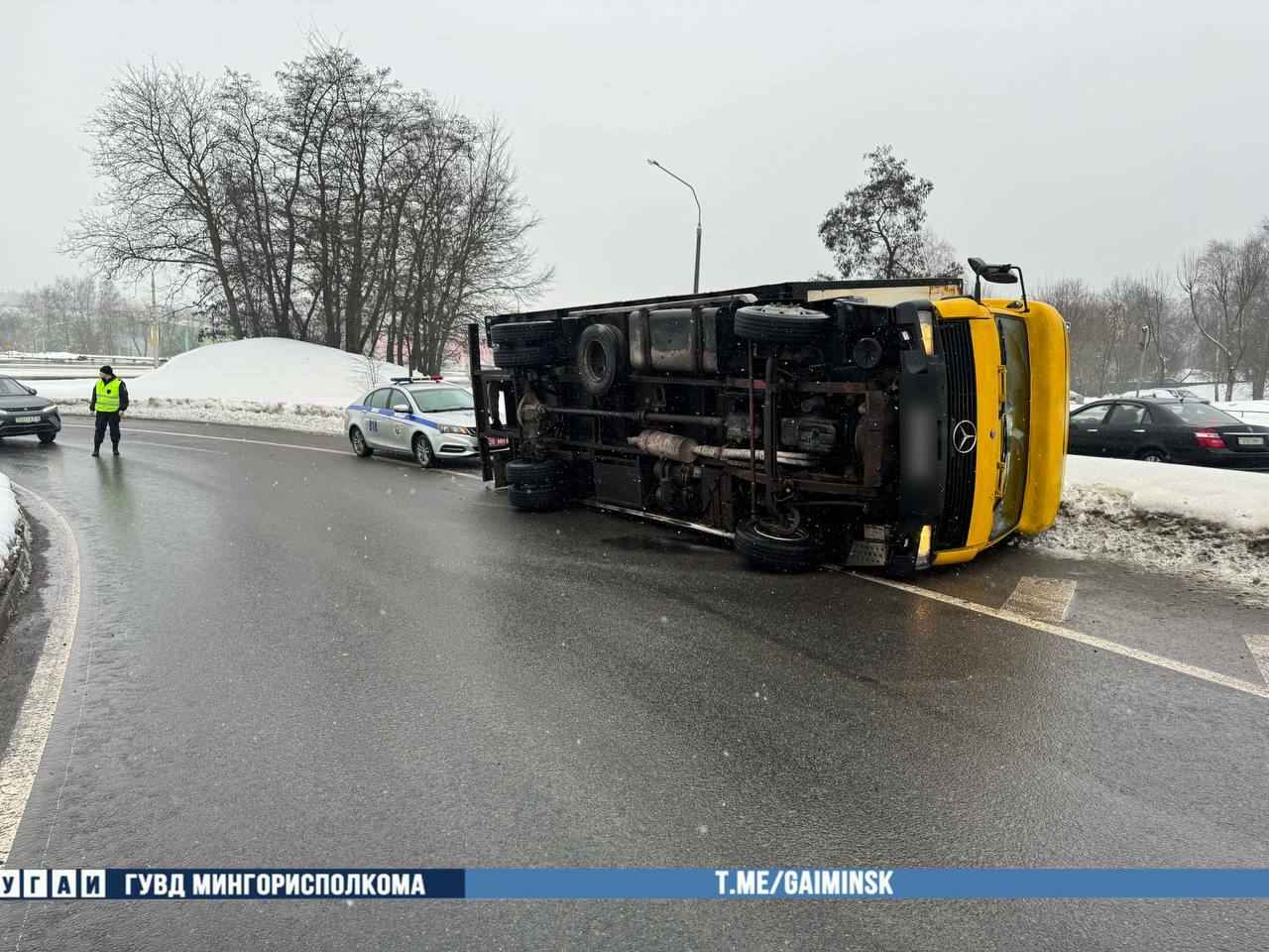 В Минске на Партизанском проспекте «прилёг отдохнуть» грузовик