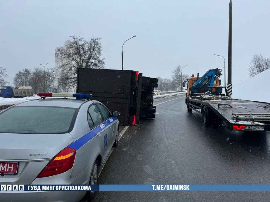 В Минске на Партизанском проспекте «прилёг отдохнуть» грузовик