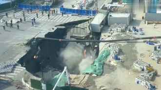 В Шанхае огромная воронка поглотила перекресток