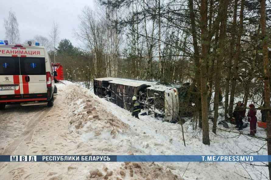 Под Минском перевернулся автобус с 47 пассажирами
