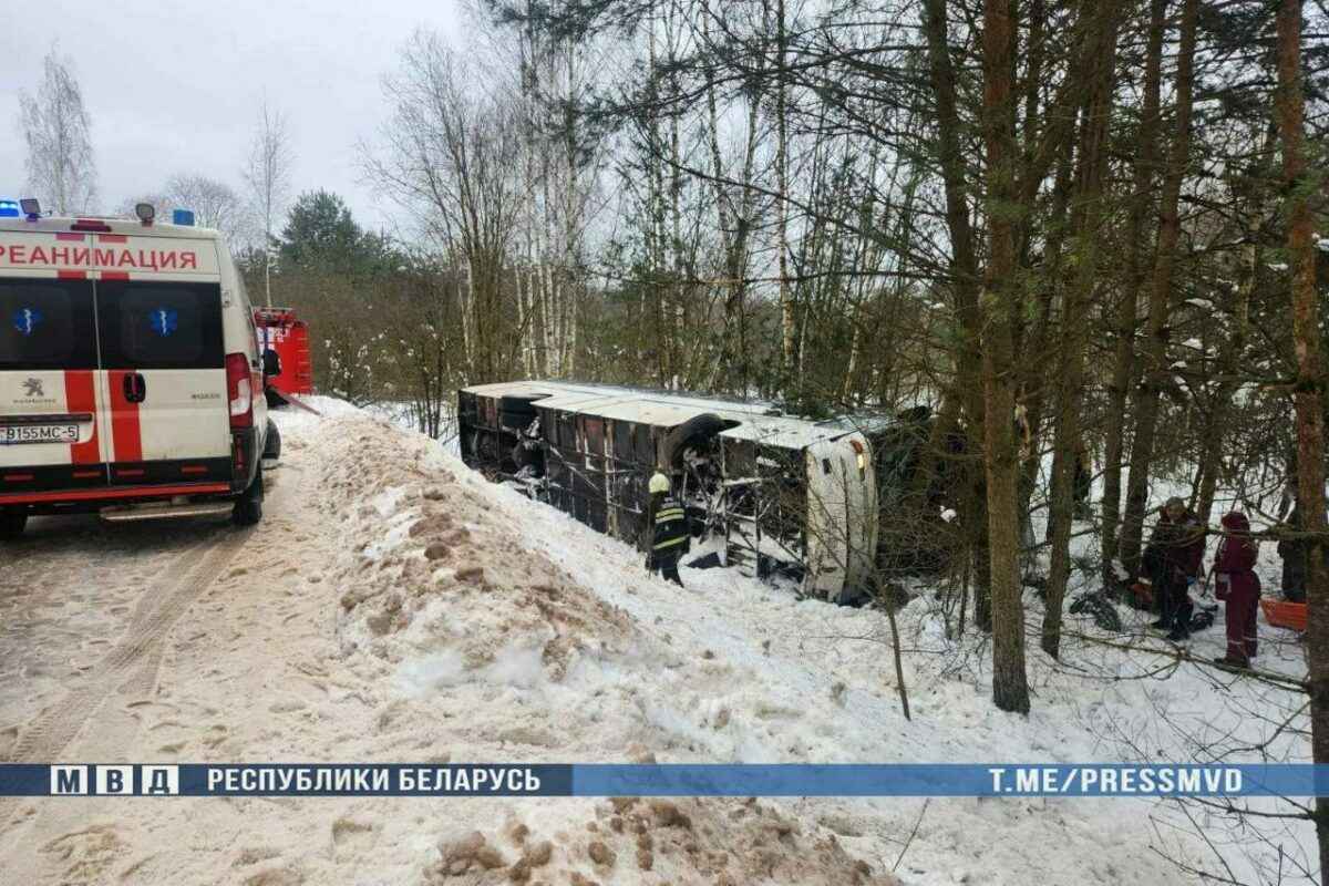 Под Минском перевернулся автобус с 47 пассажирами