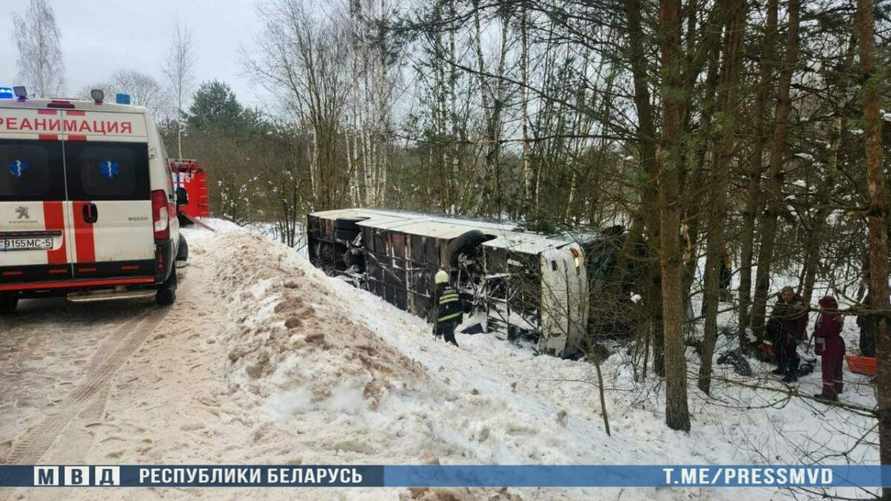 Под Минском перевернулся автобус с 47 пассажирами