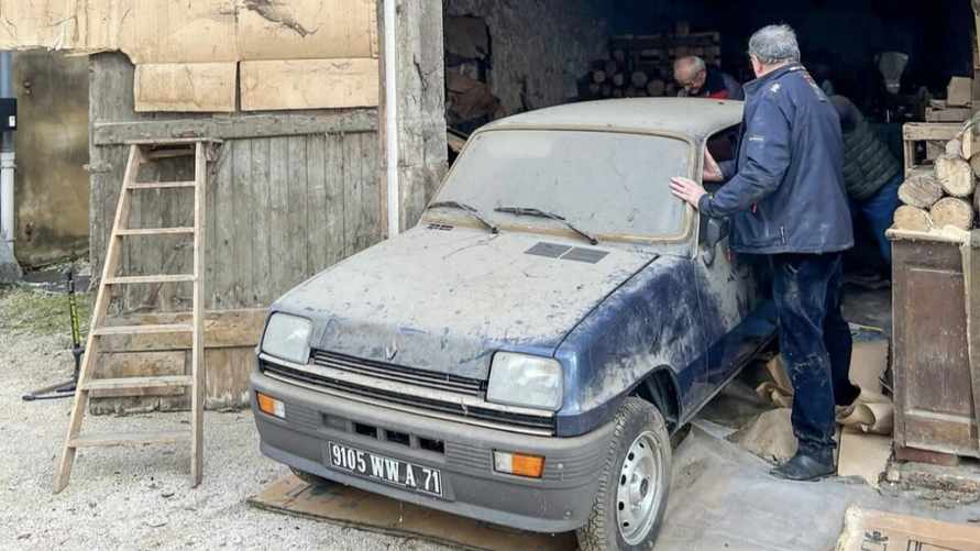 Во Франции нашли Renault 1982 года: не бита, не крашена, пробег 12 км. Продадут за 100 000 евро?