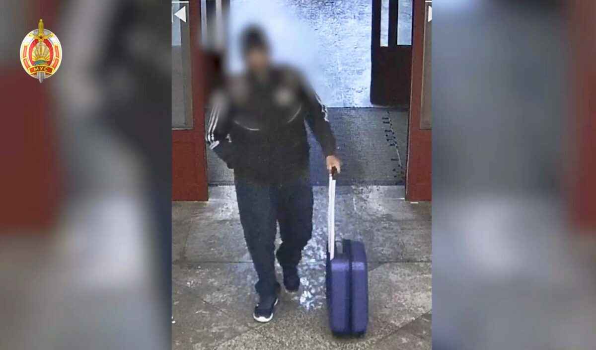 ОМОН задержал гомельчанина, продававшего белорусские визы по 300$