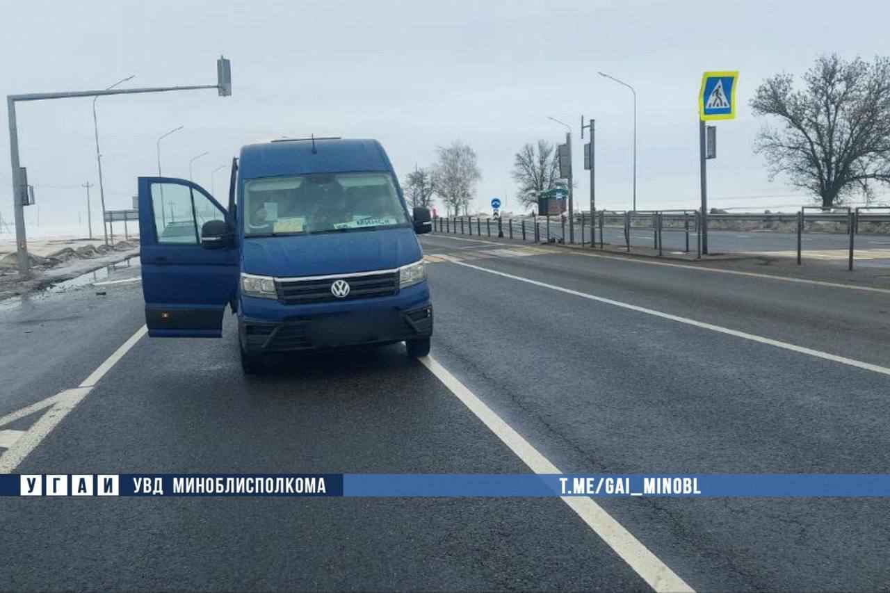 Под Слуцком грузовик протаранил маршрутку