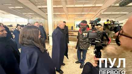 Лукашенко приехал в профилакторий для телят
