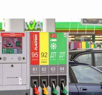 МАРТ проверил заправки и пообещал рейды по цветочным магазинам. Где «узкий ассортимент товаров с госсимволикой»?