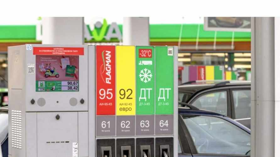 МАРТ проверил заправки и пообещал рейды по цветочным магазинам. Где "узкий ассортимент товаров с госсимволикой"?