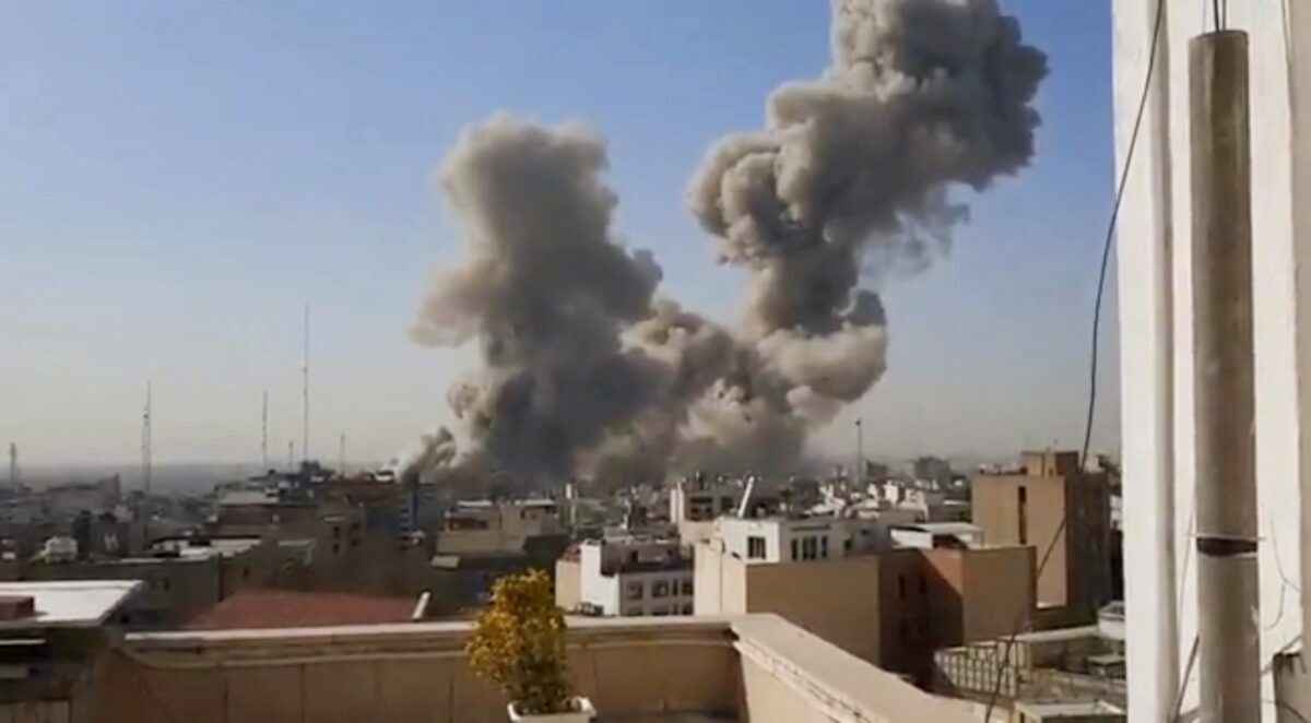 Хаменеи ранен, министры убиты? В Израиле объявили о первых "успехах" атаки на Иран