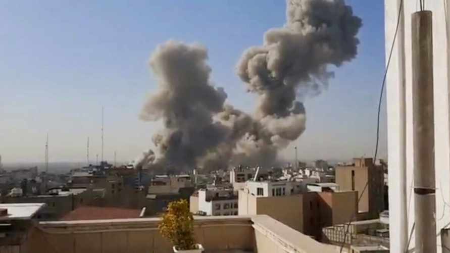 Хаменеи ранен, министры убиты? В Израиле объявили о первых "успехах" атаки на Иран