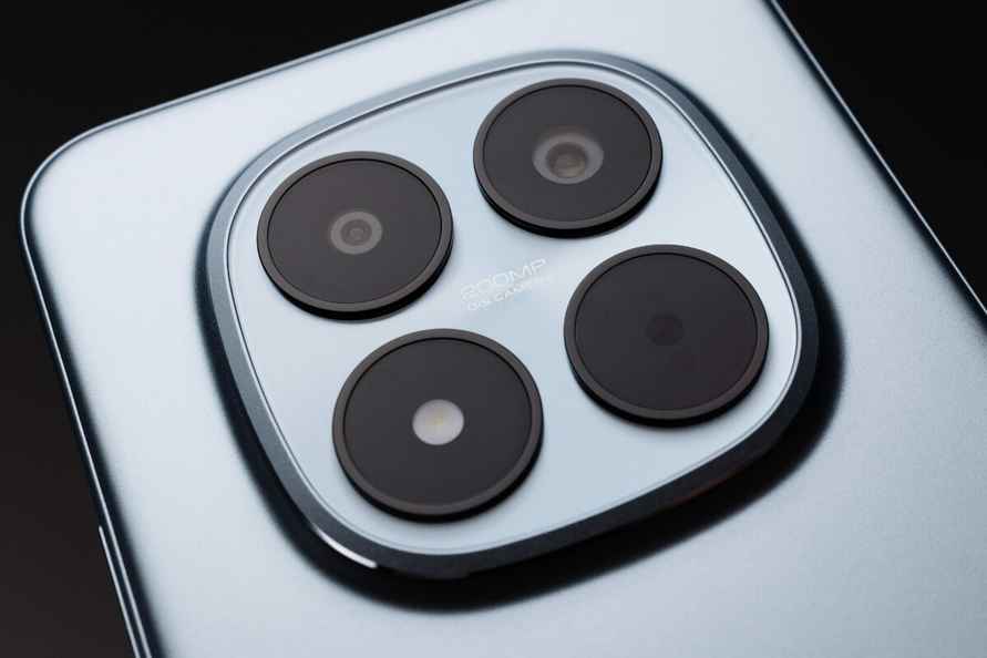 Сверхпрочный смартфон - шанс выиграть электромобиль! Обзор Redmi Note 15 Pro+ 5G