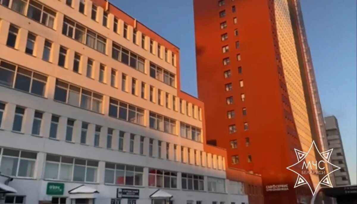 В Минске загорелся бизнес-центр
