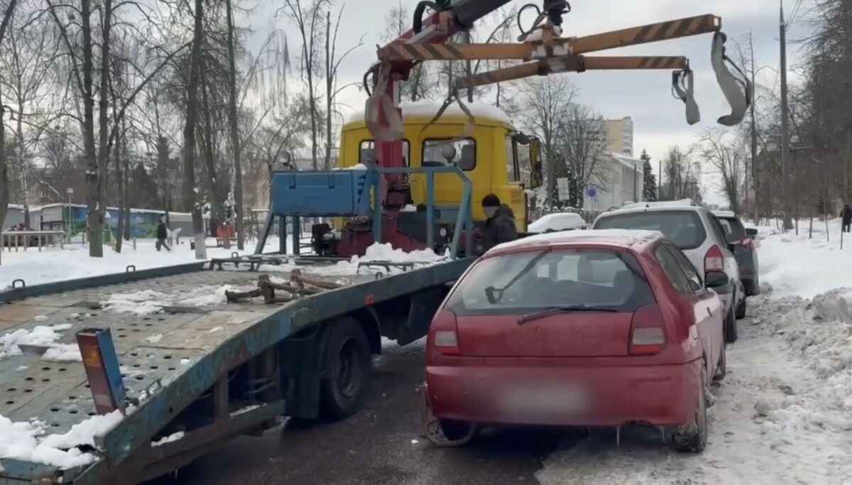 В Гомеле эвакуаторы взялась за проблему, которую водители создают по всей Беларуси