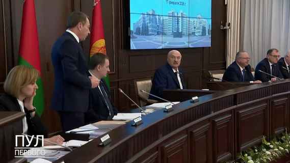 Лукашенко отчитал чиновников: «Я сказал, разберитесь, так они взяли свет выключили»