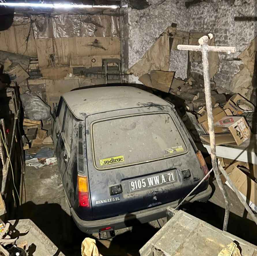 Во Франции нашли Renault 1982 года не бита, не крашена, пробег 12 км. Продадут за 100 000 евро?
