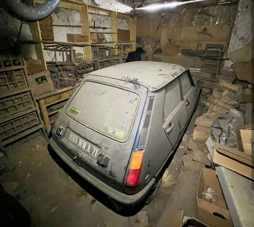 Во Франции нашли Renault 1982 года не бита, не крашена, пробег 12 км. Продадут за 100 000 евро?