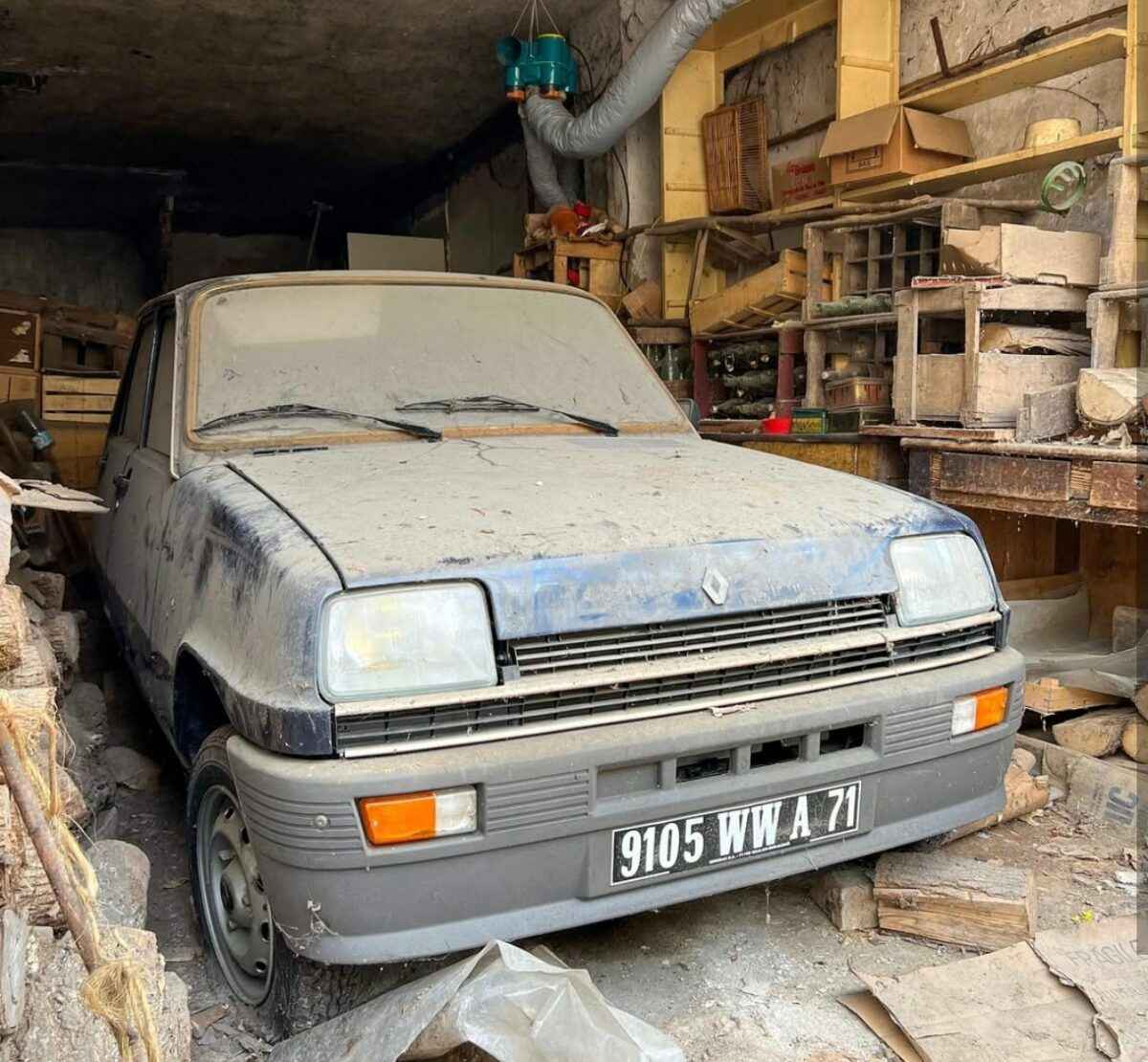 Во Франции нашли Renault 1982 года не бита, не крашена, пробег 12 км. Продадут за 100 000 евро?