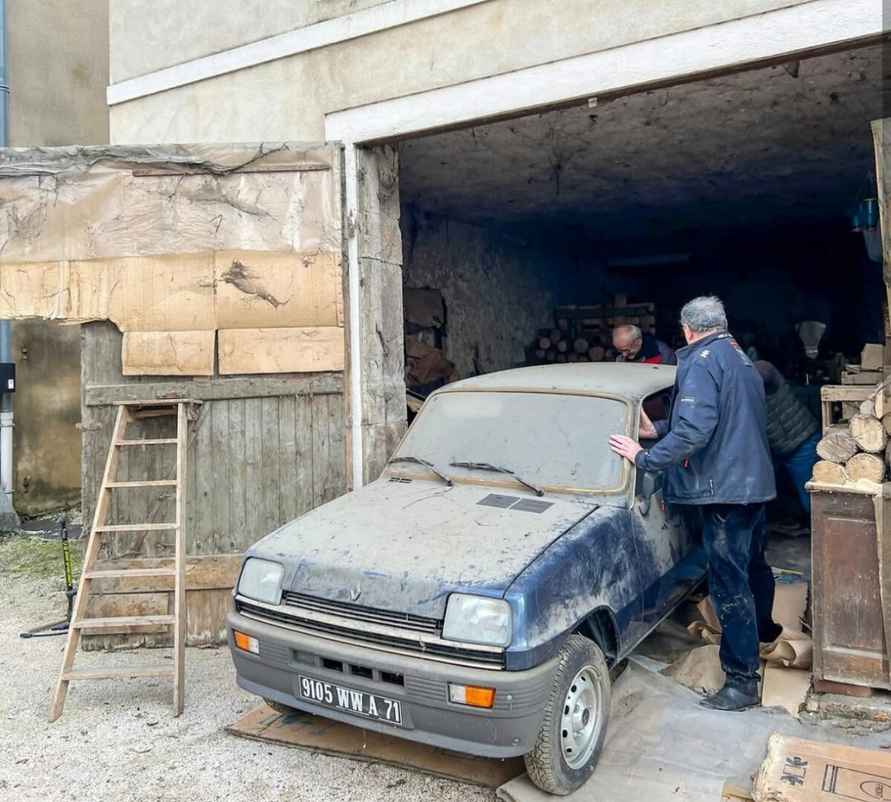 Во Франции нашли Renault 1982 года не бита, не крашена, пробег 12 км. Продадут за 100 000 евро?