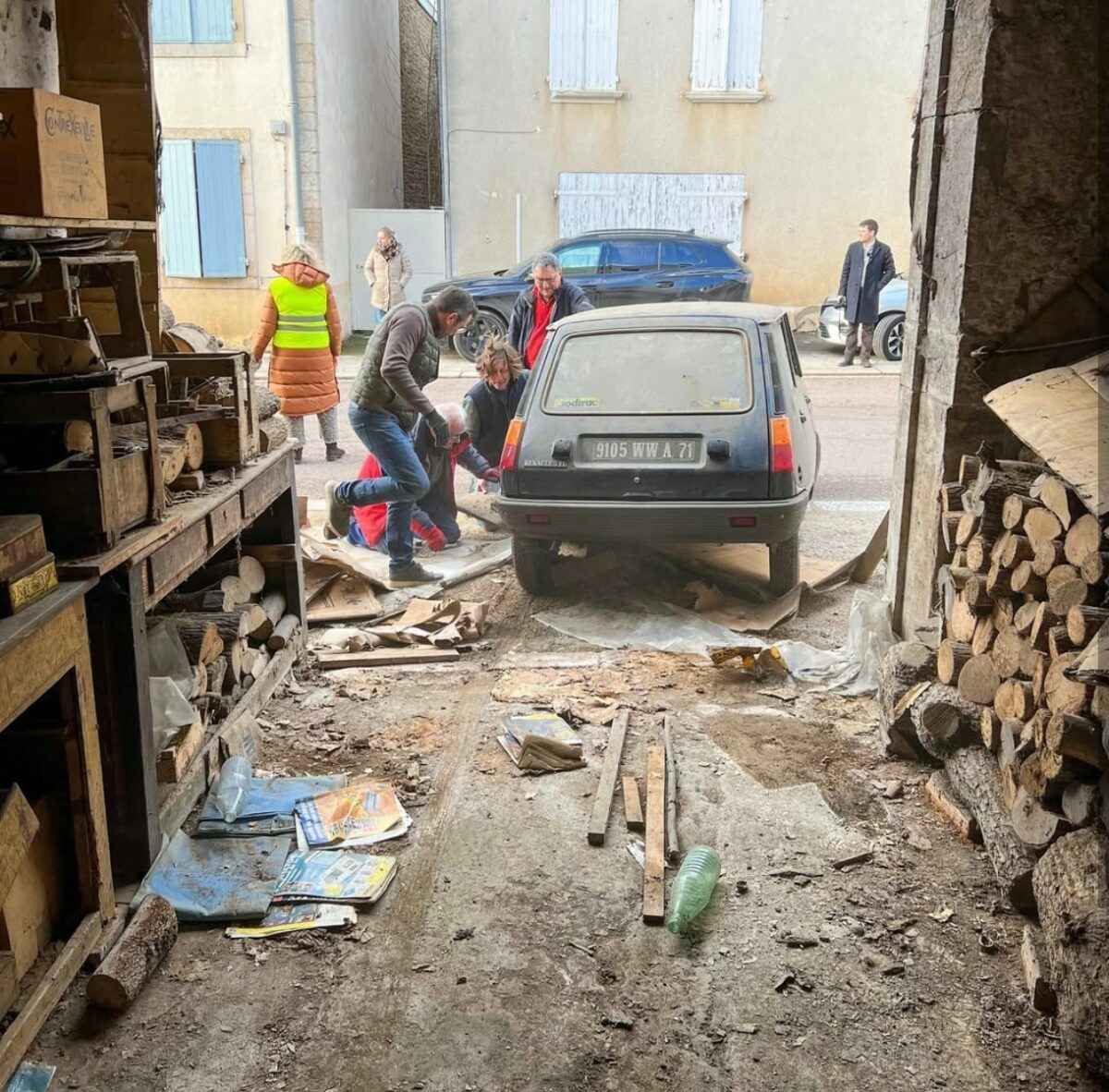 Во Франции нашли Renault 1982 года не бита, не крашена, пробег 12 км. Продадут за 100 000 евро?