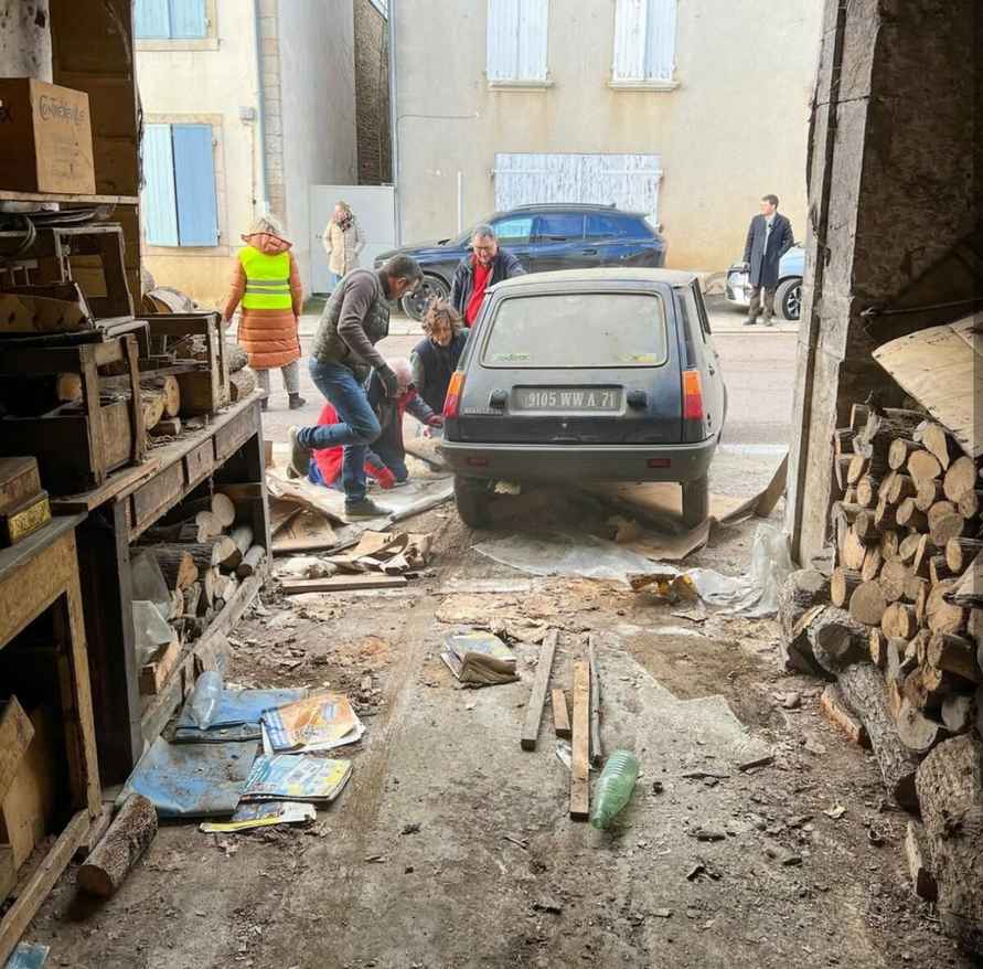 Во Франции нашли Renault 1982 года не бита, не крашена, пробег 12 км. Продадут за 100 000 евро?