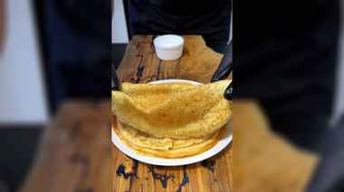 Шеф-повар показал “правильный” рецепт ажурных блинов по технике “3 стакана”