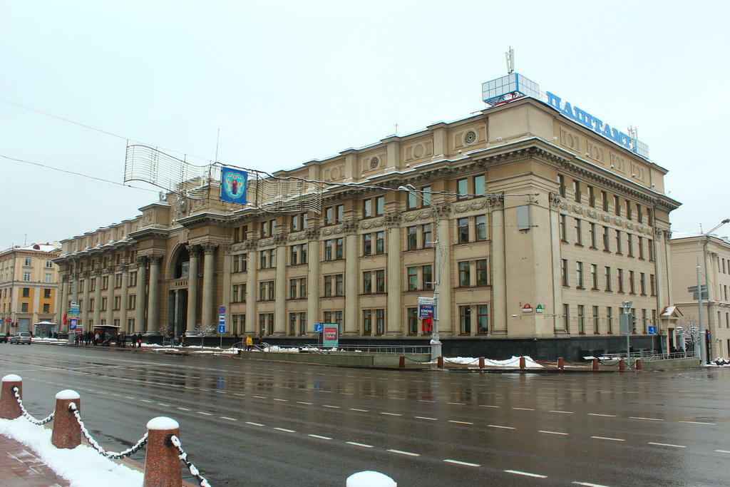 Белпочта позвала на работу в центре Минска без требований к кандидатам. Что по зарплате