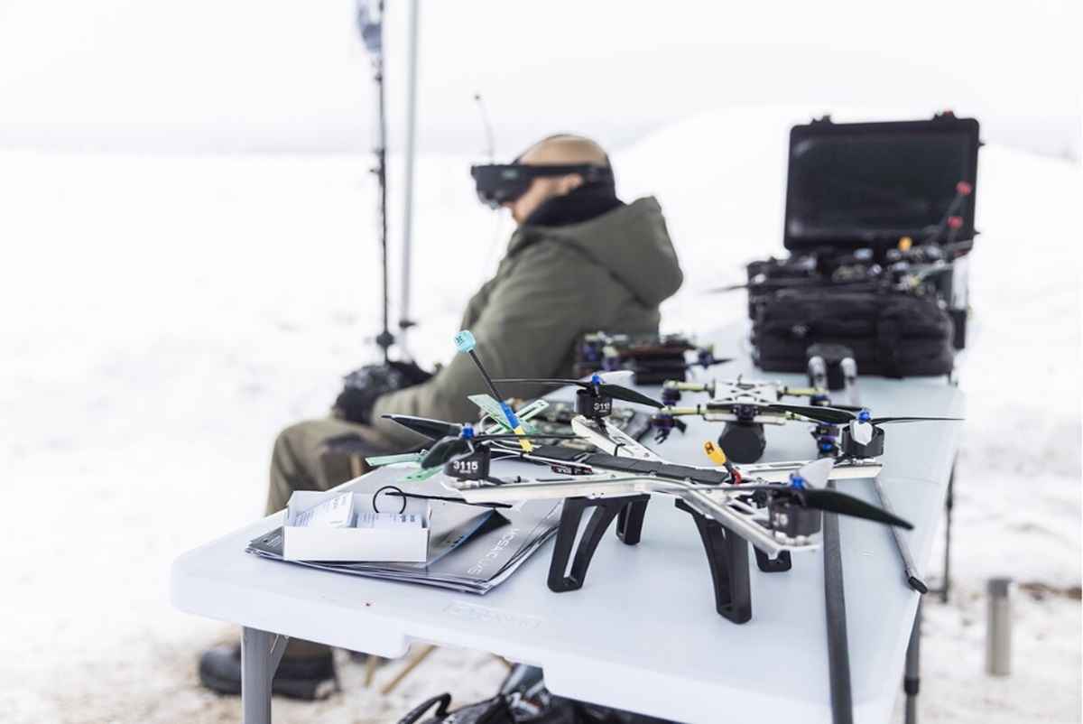 В Литве показали дирижабли и дроны, которые военные тестируют для борьбы с «шарами из Беларуси»