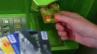 Сразу у двух белорусских банков возникли перебои с картами