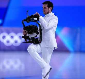 Оператор, снимавший фигурное катание на Олимпиаде, стал звездой соцсетей — «Ничего себе у него ноги»