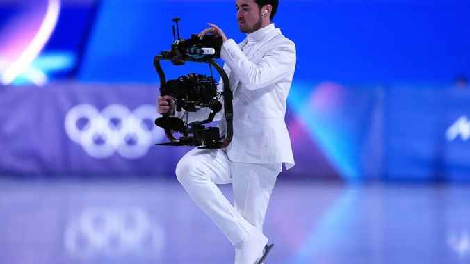 Оператор, снимавший фигурное катание на Олимпиаде, стал звездой соцсетей — «Ничего себе у него ноги»