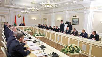 Лукашенко предложил минчанам 10 минут «потерпеть» ради повышения пенсий