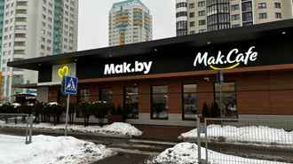 Посетитель пожаловался на б/у стаканы в Мак.by. В сеть пришла проверка