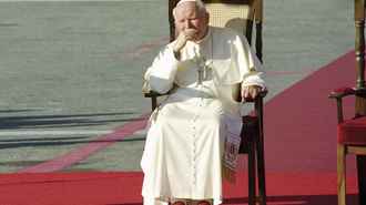 Даже папа Иоанн Павел II. В США опубликовали 300 имён знаменитостей, упомянутых в файлах Эпштейна