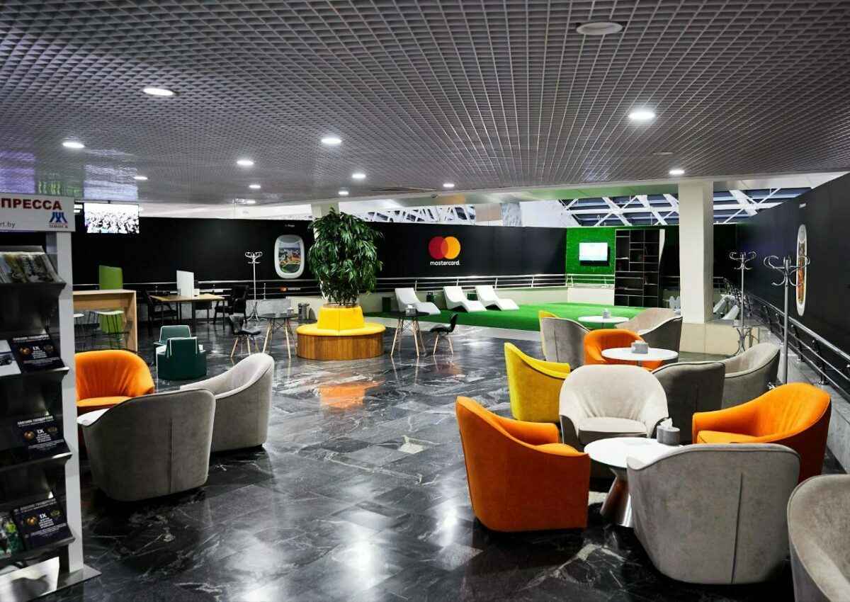 Минский аэропорт показал, что в залах ожидания не для всех