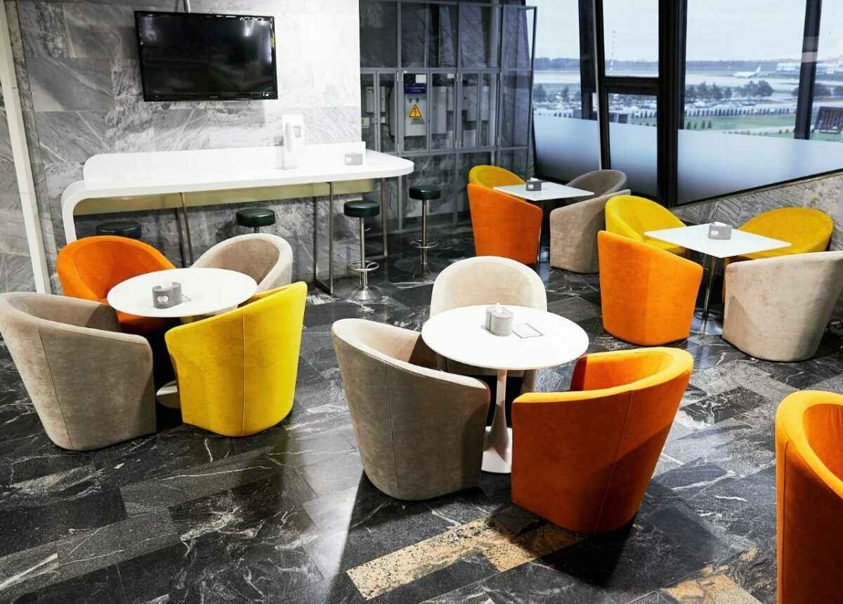 Минский аэропорт показал, что в залах ожидания не для всех