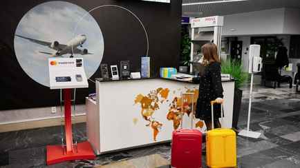 Минский аэропорт показал, что в залах ожидания не для всех