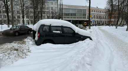 Генпрокуратура Беларуси взялась за распространенную проблему ЖКХ, мешающую и водителям, и пешеходам