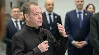 Медведев пригрозил Британии и Франции ядерными ударами