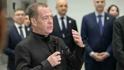 Медведев пригрозил Британии и Франции ядерными ударами