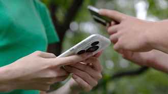 Минчан попросили вооружиться смартфонами на прогулке в парке – «Постарайтесь зафиксировать и передать»