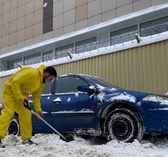 В ГАИ предложили белорусам в снегопады оставлять в машине одну бумажку